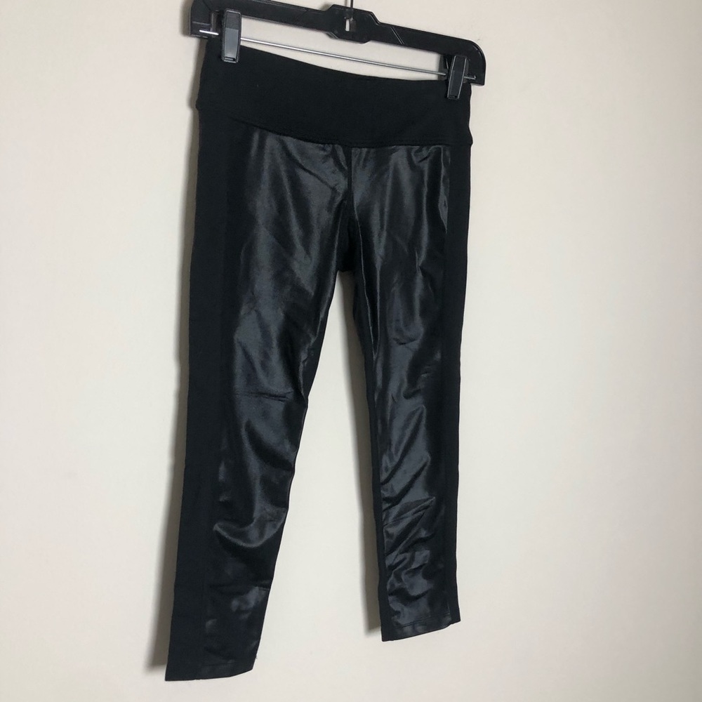 Splits59 Highlight Performance Cropped Capri Leggings - Picture 6 of 9